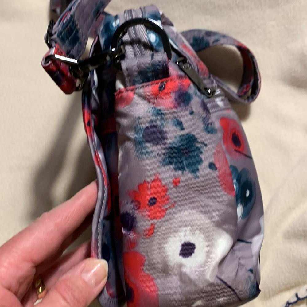 BNWOT. lug purse - Picture 4 of 9